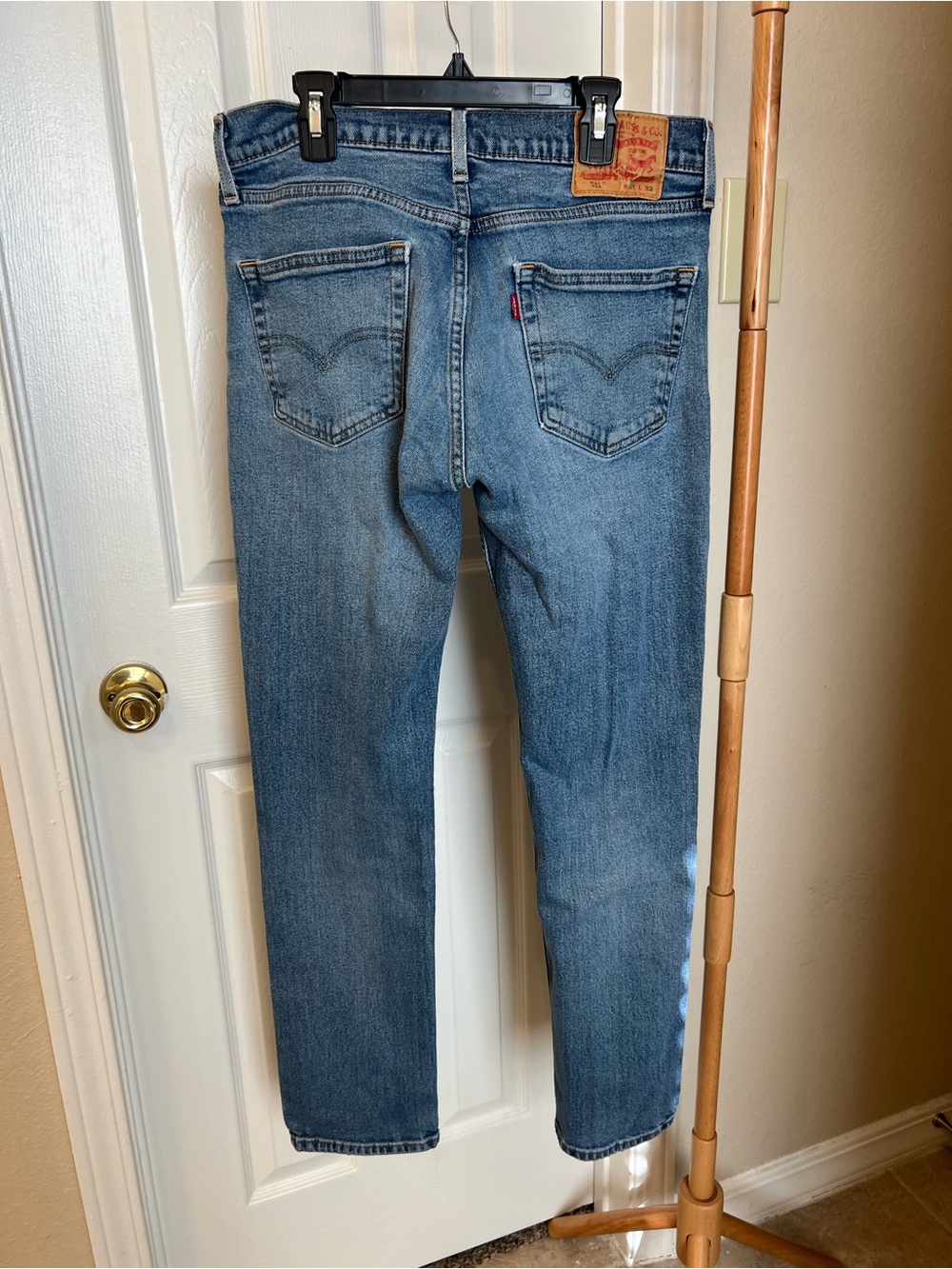 Levi's Men's Light Blue Slim Straight Jeans - Picture 5 of 6